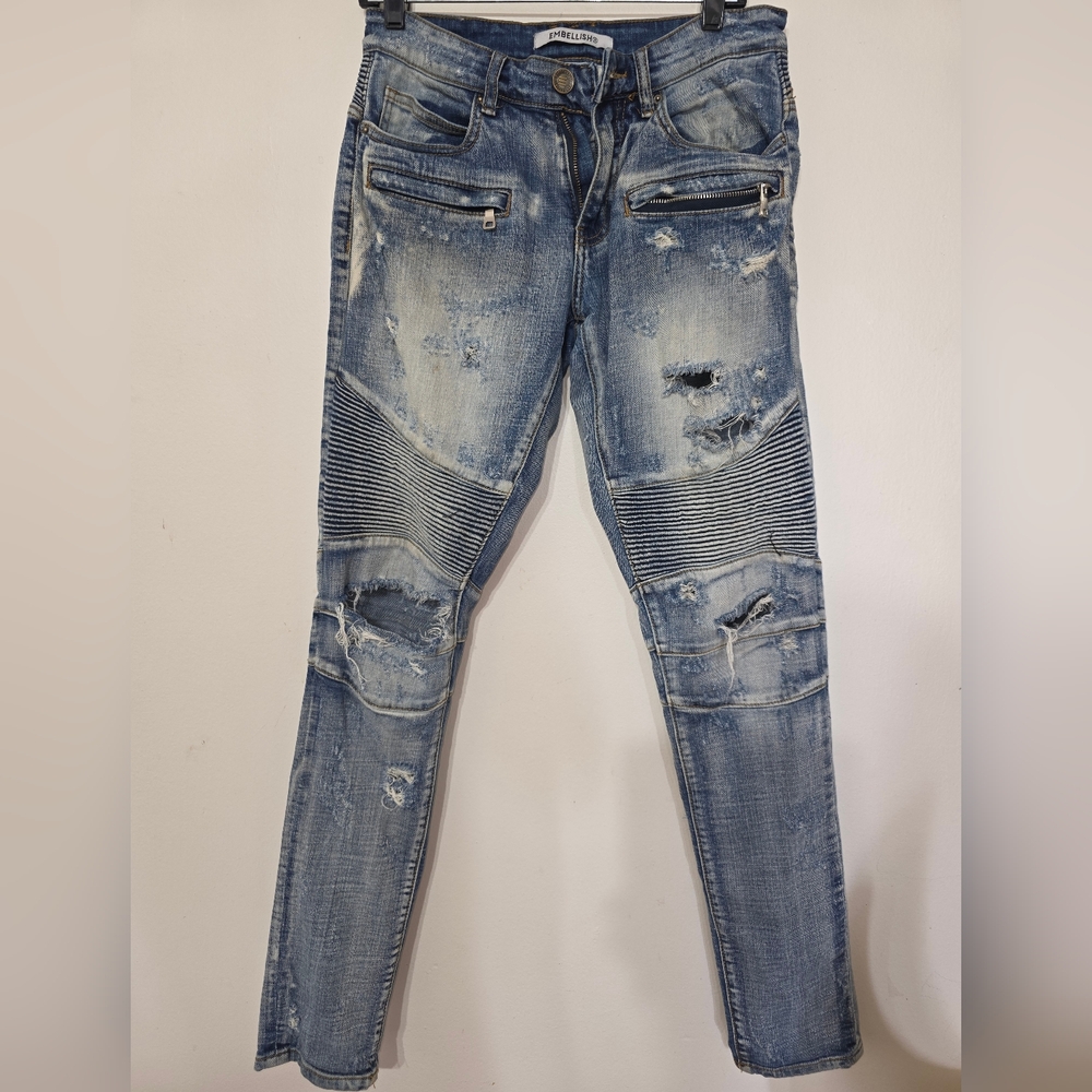 Embellish Blue Denim Jeans with Distressed Details
